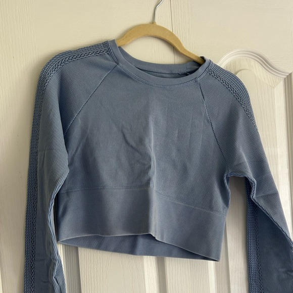 aerie Tops - Blue aerie long sleeve workout top, great condition